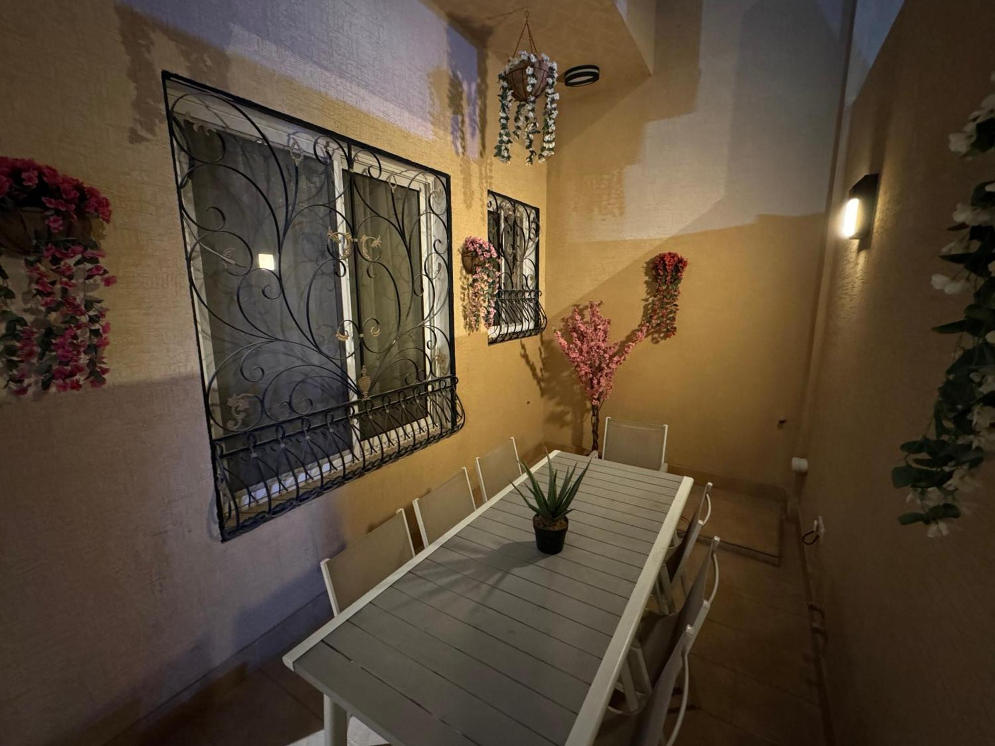 Apartment فاخرة غرفتين وصالة ارضية و مدخل مستقل النرجس 11 *
